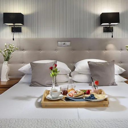 فندق Aqua - Destigo 3*